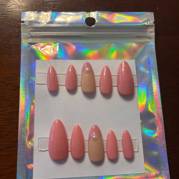 🆕💗Pink Pearl Full Set Glue on Nails - Picture 4 of 7
